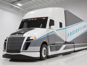 Freightliner Super Truck Breaks 12 mpg 115% freight-efficiency improvement, more than doubles Department of Energy s goal of 50% Running at