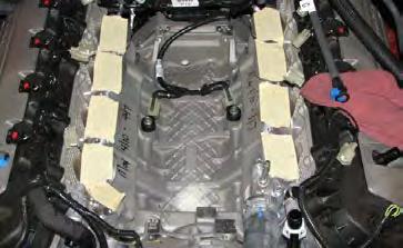 37. Use a soft cloth to remove any contaminants on the sealing surfaces of the cylinder heads.