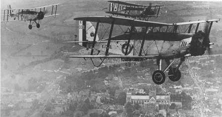 AIRCRAFT OF THE LONDON AUXILLARIES - No.2 WESTLAND WAPITI IIA BY IAN WHITE HISTORY (RAF Museum via 604 Squadron Association) Westland Wapiti IIAs of No.604 Squadron, circa 1931-1934.