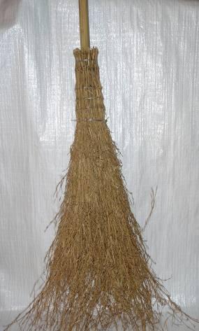 A1044 Witches Besom Broom