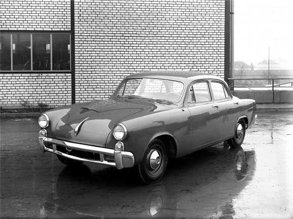 MAY 2014 THE FIFTH WHEEL PAGE 3 Studebaker by Porsche! Did Porsche design the Corvair for Chevrolet? No.