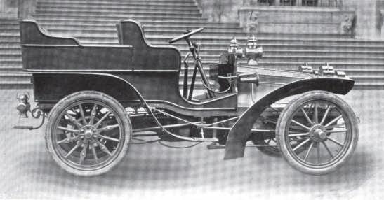 All moving parts were fully enclosed, and the engine was lubricated by a gear pump, rather than splash or gravity feed. Wilson-Pilcher cars were offered from 1900 to 1907.