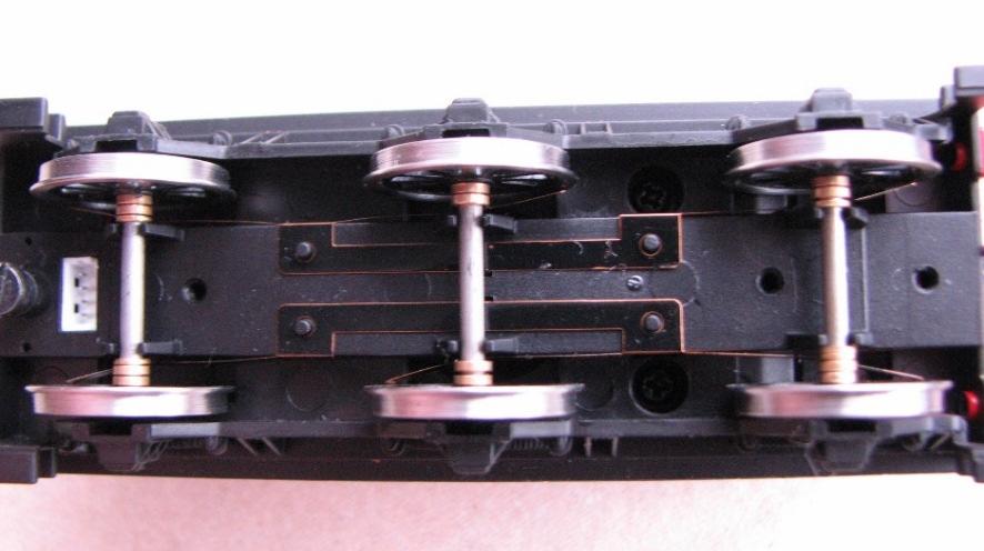 View showing spacers on Gibson wheel sets. 6. Place wheel sets into the chassis, ensuring the pickup wipers bear against the back of the wheel tyres. 7.