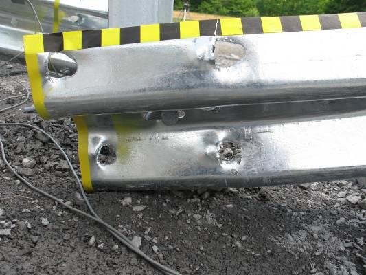 The post-rail bolt at the non-splice location experienced large bending deformation which was exacerbated by the impact force shifting entirely to the one post after the rail ruptured.