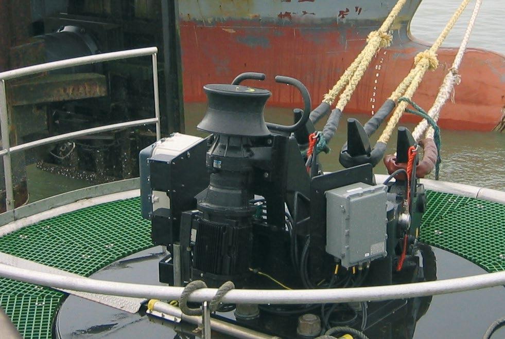The GMH mooring hook can be operated manually with an effort of ± 20 kgf at full SWL. A two-step release mechanism prevents accidental opening.