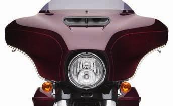 Formed to follow the contour of the batwing fairing, the slim strip of lamps adds a strong visual element to the iconic shape of the Electra Glide model.