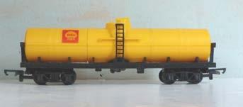Price ( ): 4.00 3S.82 00 Railway - Hornby Rolling Stock - T-C re-issue Hornby R1170 being re-issue of Tri-ang R117: bogie Oil Tank Wagon.