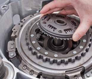 clutch disc hub (K1) Remove the snap ring from the