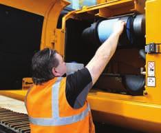2 The filters on a JCB JS330/370 (engine oil, hydraulic oil and fuel) are centrally located for fast, easy servicing.