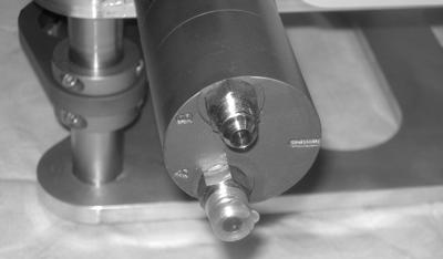 Chapter 3, Operating Instructions: Installing the Drill on the Workpiece Pressure to spindle drive Return from spindle drive Figure 3-29. Connect the feed circuit hoses to the feed motor as shown.