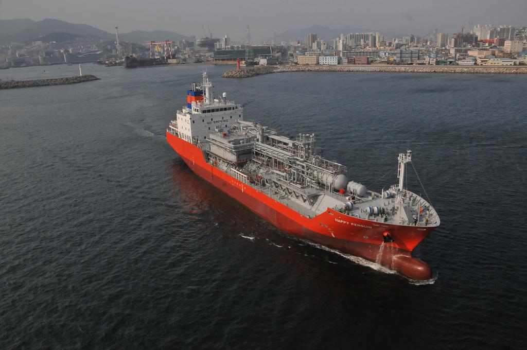 Product tanker fleet additions 1,2, 8 1,, 7 6 GT 8, 6, 5 4 No.