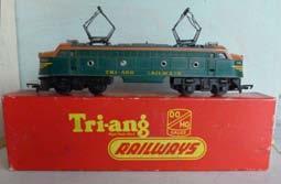 Price ( ): 70.00 3.03B 00 Locomotives - Tri-ang, with boxes Tri-ang R54 Trans-Continental 4-6-2 Tender Loco., black (early issues named 'Hiawatha'), TR 2335 on cabsides and tender, (Tender R32).