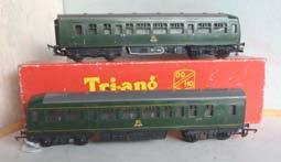 3.14 00 Tri-ang DMU and EMU Sets, without boxes Tri-ang R156 & R225 Southern Suburban 2-car E.M.U. Set, comprising powered Motor Coach S1057S, non-powered dummy car S1052S (numbers partially rubbed, both in Southern green.
