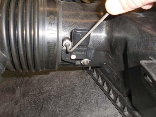 109. Remove the mass airfl ow (MAF) meter from the air cleaner lid. DIscard the air cleaner lid but retain the 2 screws.