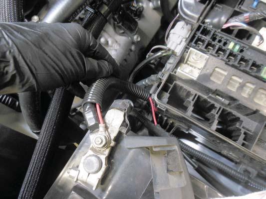 Install a cable tie at the location shown to secure the wiring harness to the hose.