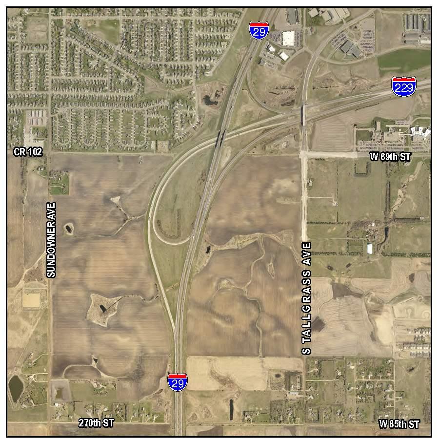 3.5 Interchanges The following is a description and aerial photograph of the four existing interchanges within the project study area. 3.5.1 I-29 / I-229 System Interchange (Exit 75) The existing interchange for I-29 and I-229 is a trumpet configuration and shown in Figure 7 below.