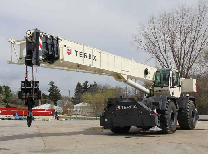 DESIGNED TO MOVE IN THE DIRT AND ON THE ROAD Efficient site-to-site transport Both the weight and width of Terex