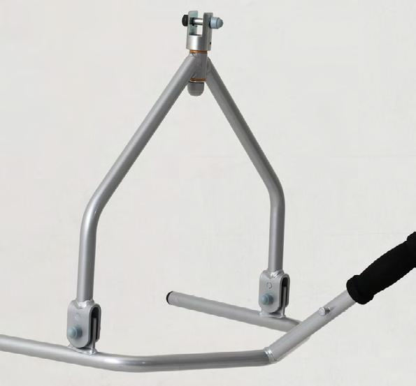 Before using the hoist, ensure that you have the correct type of sling with the correct fixings for the spreader bar.