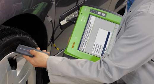 For mobile check and exact setting of core vehicle system functions, Bosch Diagnostics, with its robust small tester range, offers the workshop particularly handy and reliable solutions.