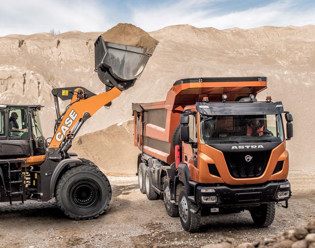 HERITAGE A TRADITION OF INDUSTRY FIRSTS 2011 CASE is the first in the industry to launch a 5-speed lock up transmission 2012 CASE completes its Tier 4i (EU Stage IIIB) wheel loader range: a further