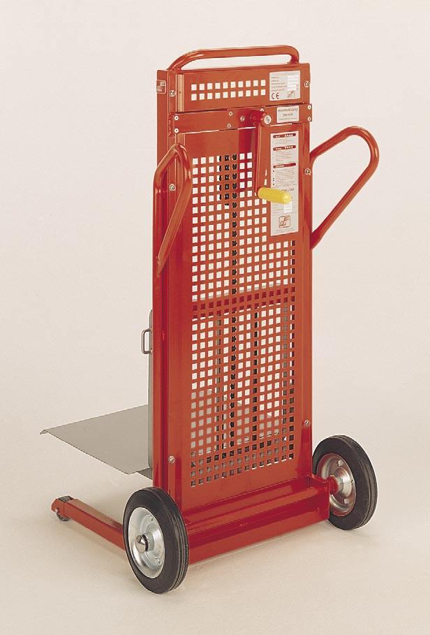 a factory fitted braking system is available as an optional accessory. Finish: Main frame and mast finished in orange powder coating and forks, carriage and retention frame in grey powder coating.