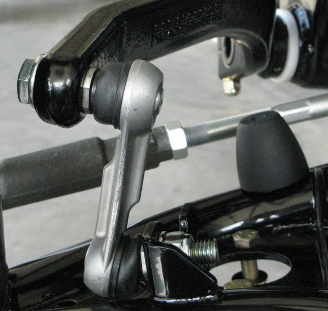 Figure 25 Attach the Anti-Roll Bar Arm to the End Links 11. Install the spindle assembly.