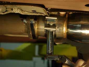 Position your band clamp about ¼ back from the front of the resonator before tightening.