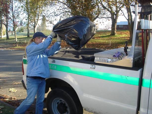 Place Garbage Bag on Truck Bed (Duty 2, Task 5) Figure 8: Worker