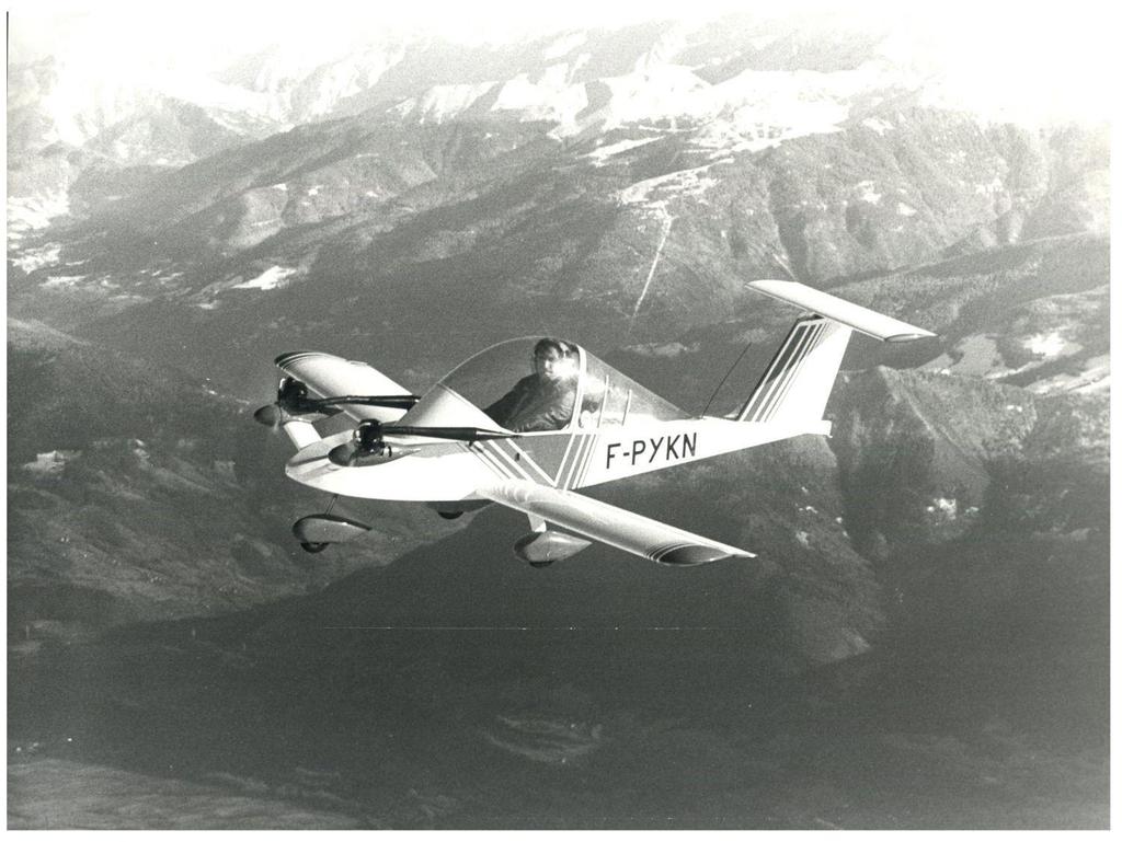 Aircraft history The whole story of Cri-Cri airplane, the world's smallest twin-engined aircraft, begun in 1971, when CriCri's aircraft designer Michel Colomban set his goal to build a very small and