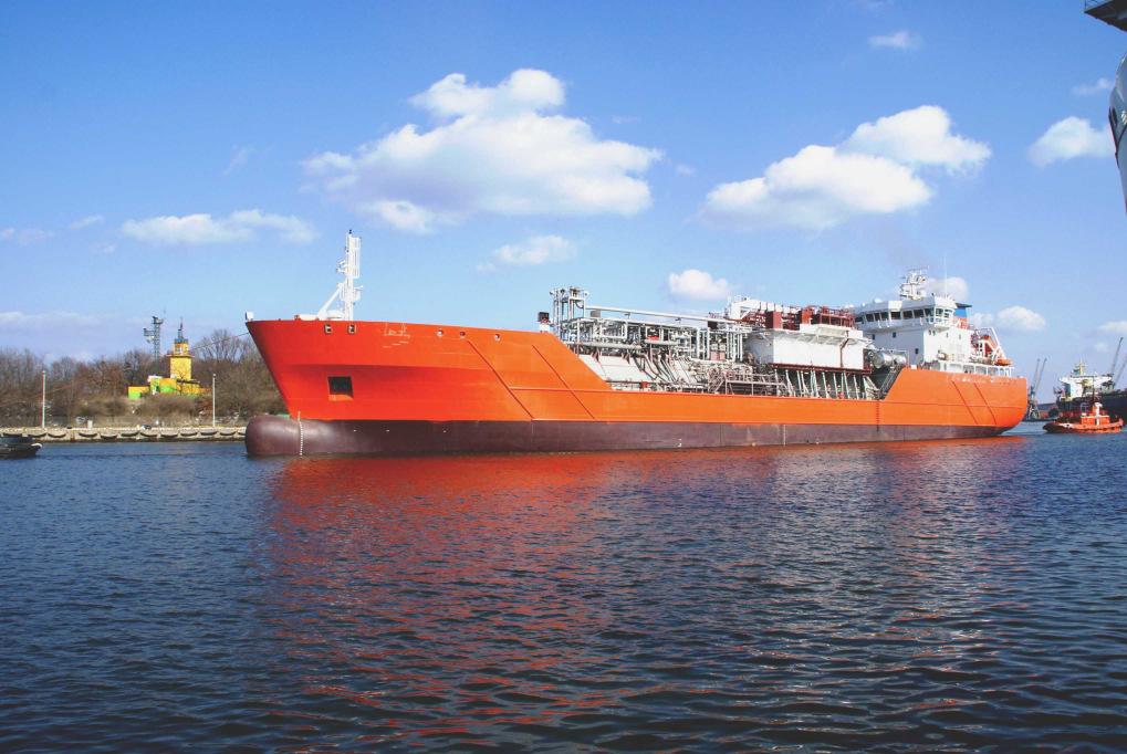 THE GAS BEGINING FUEL ENGINES ONBOARD SHIPS Until a recent past LNG carriers have been the only ships currently equipped with gas burning propulsion