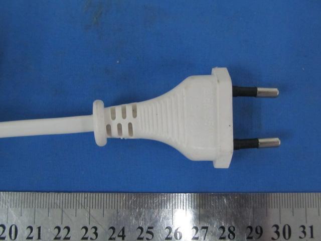 plastic cable jacket 022 White plastic plug 023