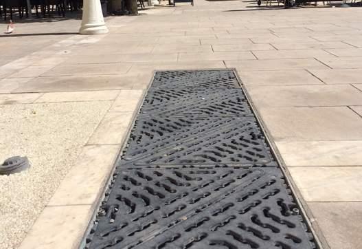 The use of modular elements for the construction of the AQUERA range of gratings enables