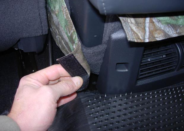 Middle Bottom/MB: Remove the seat belt from the elastic on