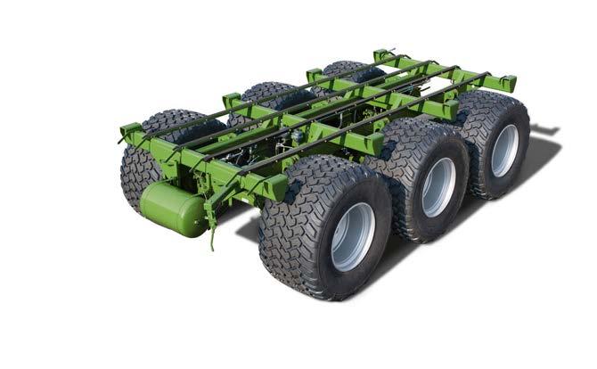 The heavy-duty chassis features hydro-pneumatic suspension and hydraulic levelling for