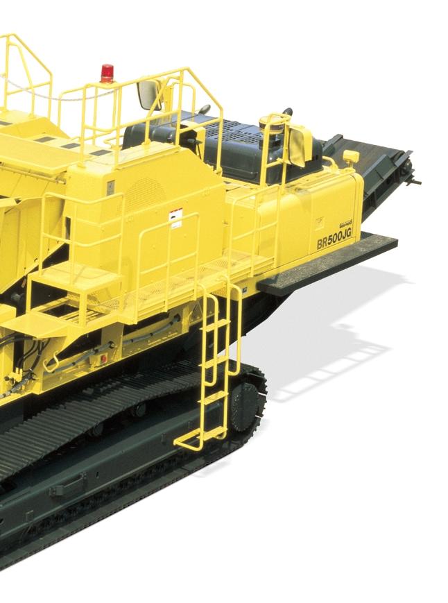 BR500JG-1A MOBILE CRUSHER Fixed hopper for easy loading and transport. The overall height of the hopper (which can be loaded from three sides) is just 3790 mm 12'5".