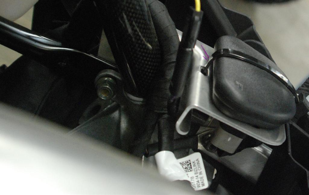 Install the diagnostic connector dust cap onto new GPS/
