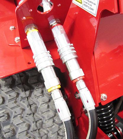 Move the hydraulic control lever left and right to release pressure from the auxiliary hydraulic circuit and disconnect the hydraulic quick couplers* from the power unit.