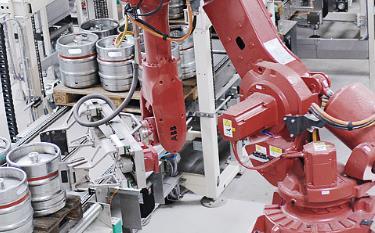 ABB unlocks significant customer value through digital Example: RobotStudio lower service costs & unplanned outages Challenge German brewery Rothaus: Keg system to handle its beer