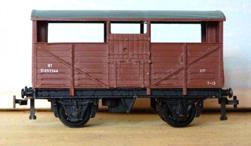 60 Hornby Dublo Super-detail and SD6 Wagons 4630 8T Cattle Wagon, BR brown. Excellent.