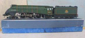 2.04PB Hornby Dublo Locomotives - 3-rail L11 (3211) 3-rail electric 4-6-2 Tender Locomotive, Class A4 BR green No. 60022 'Mallard'.