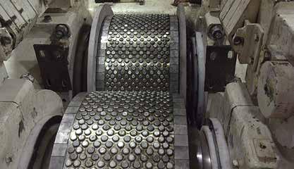 Photo: Herrenknecht Application Challenge Solution Chain Conveyors Falling stones or metal parts which get stuck might lead to a chain break, due to blockage of