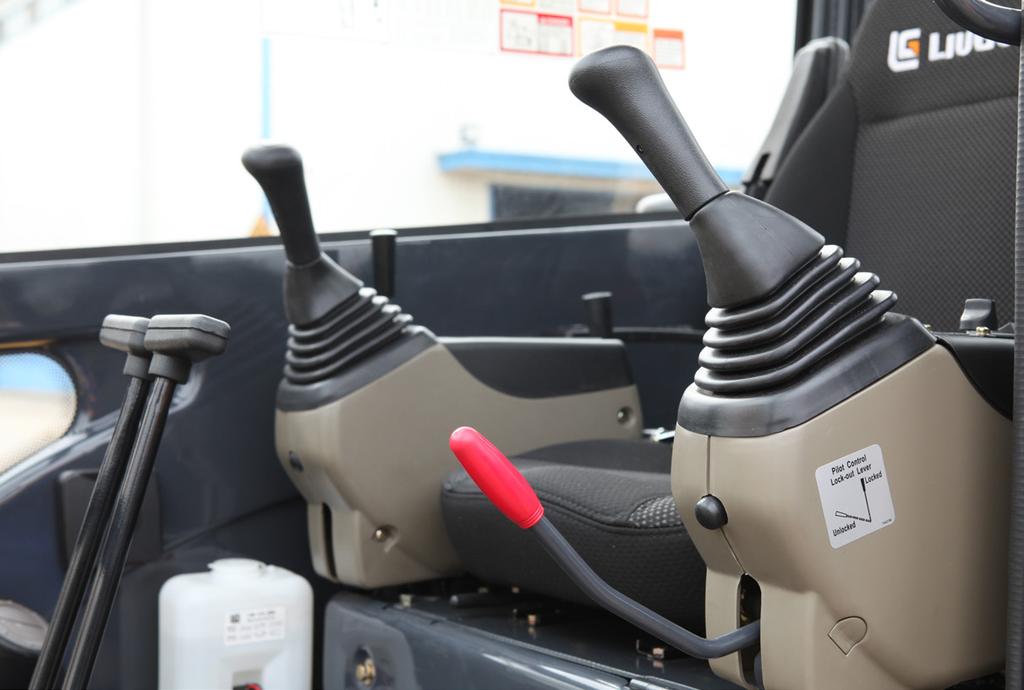EQUIPMENT INTRODUCTION >>> COMFORT AND SAFETY ERGONOMIC DESIGN This is one of LiuGong s many ergonomically designed machines, placement of the buttons, levers, seat, and layout of the operator