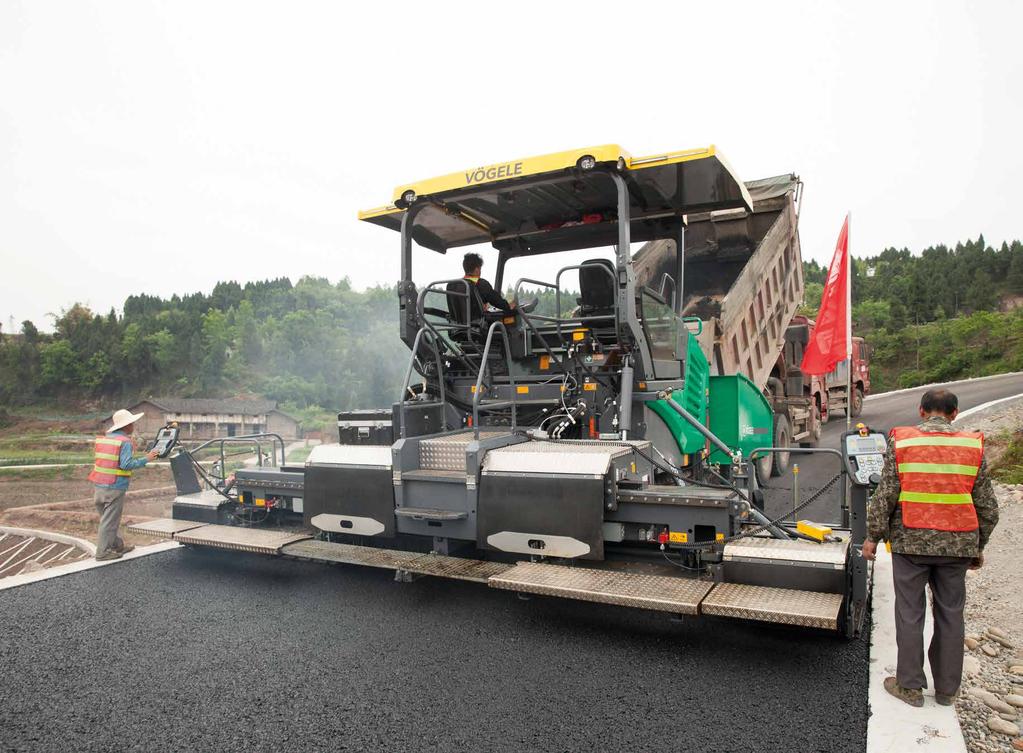 Screeds to meet all needs The powerful and high-grade SUPER 1880-3 L stands out through superb adaptability, a feature making it perfectly suited to most varied paving tasks.