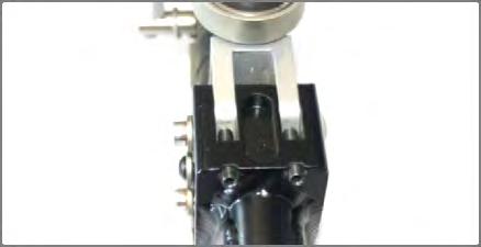 The setting screws are used such that the steering head can no longer turn after the setting has been made.