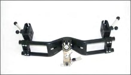 The distance of the frame clamps must be centred such that the steering head is positioned in the middle.