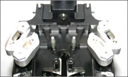 Before you now adapt the adapter to the wheelchair, check (this is usually pre-installed by the plant) whether the two centring pins on the locking plate are assembled