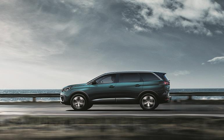 ALL-NEW 5008 SUV MOTABILITY ALL-NEW 5008 SUV Re-designed from the ground up, all-new PEUGEOT 5008 SUV makes an instant impact with a sharp exterior design.