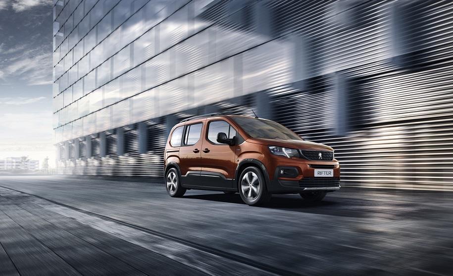 ALL NEW RIFTER MOTABILITY ALL-NEW RIFTER The all-new PEUGEOT Rifter comes with a modern and connected interior and offers superb comfort and outstanding modularity and adaptability.