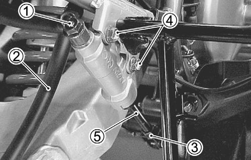 Apply brake fliud to the master cylinder bore; then install the spring/primary cup and the piston/secondary cup into the master cylinder. 2. Install the circlip; then install the rubber boot. 3.