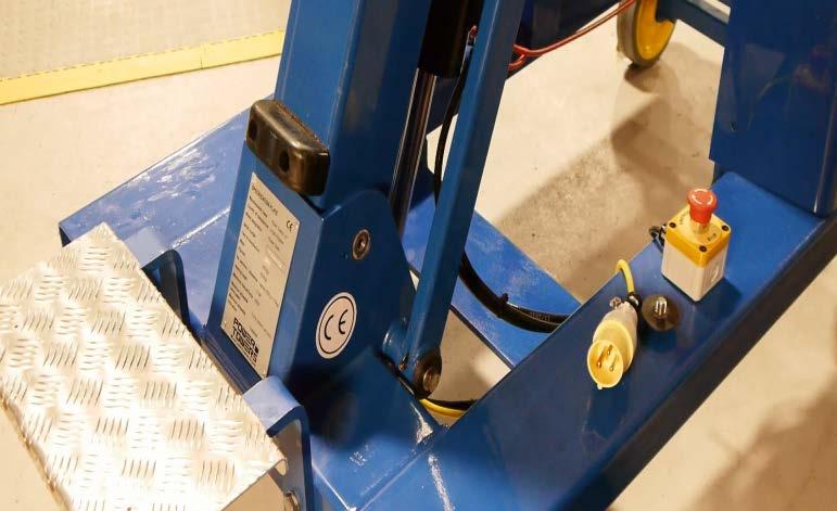 Inspect Main Boom Pivot Pins Elevate the platform from the ground controls to full height.
